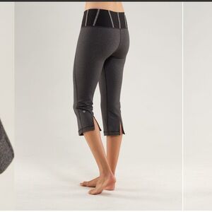 Lululemon Tadasana Slit Crop
Heathered Black size 10